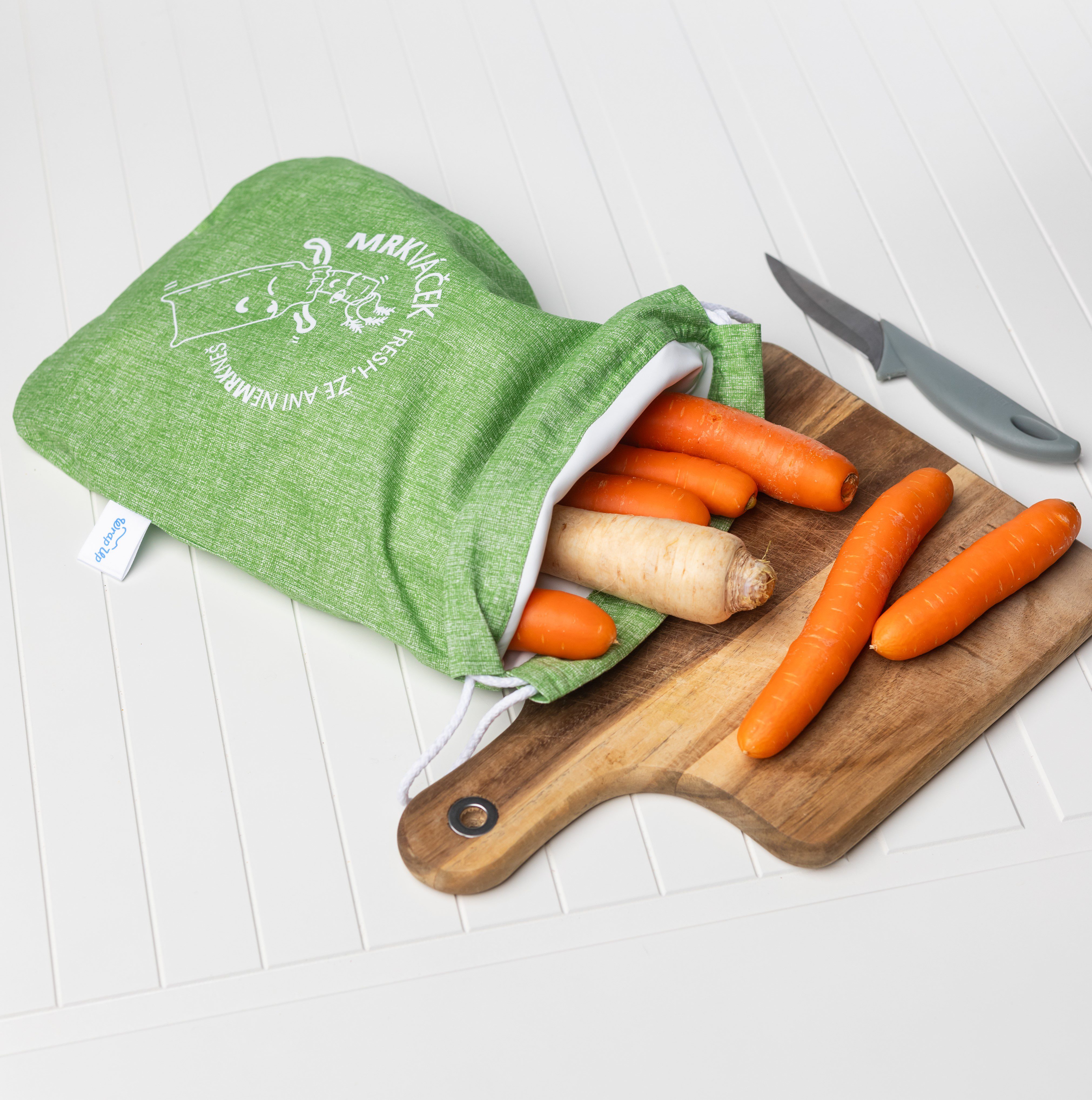 Mrkváček funkční pytlík na kořenovou zeleninu - vzor zelený s mrkví
